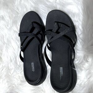 Sketchers black flip flops